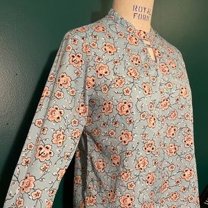 Long sleeved floral blue top!